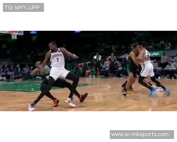 范弗里特谈对手防守策略称无人能挡申京的强大实力