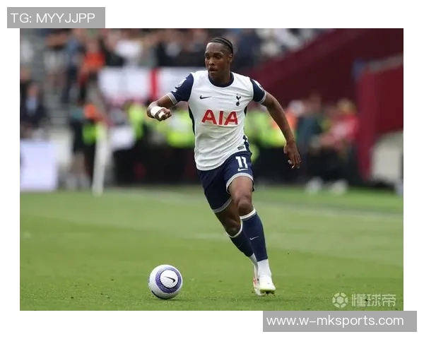 法尔克透露拜仁关注诺丁汉森林中卫穆里略但转会费用昂贵