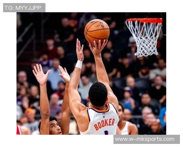 布克末节发力砍下25分助球队逆转胜利展现超强个人能力