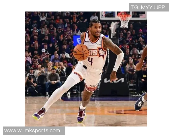 布克表现出色半场10投6中贡献16分2篮板3助攻1盖帽展现全面能力